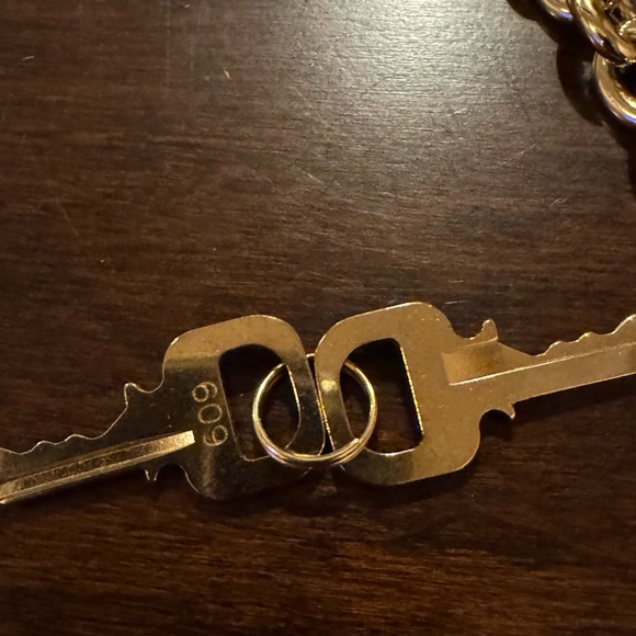 LV Edge lock and key necklace - Picture 3 of 11